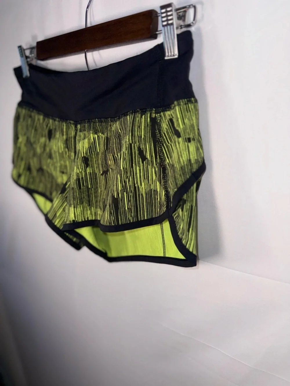 Lululemon Women’s Green Performance Athletic Active Lined Running Shorts Size 4